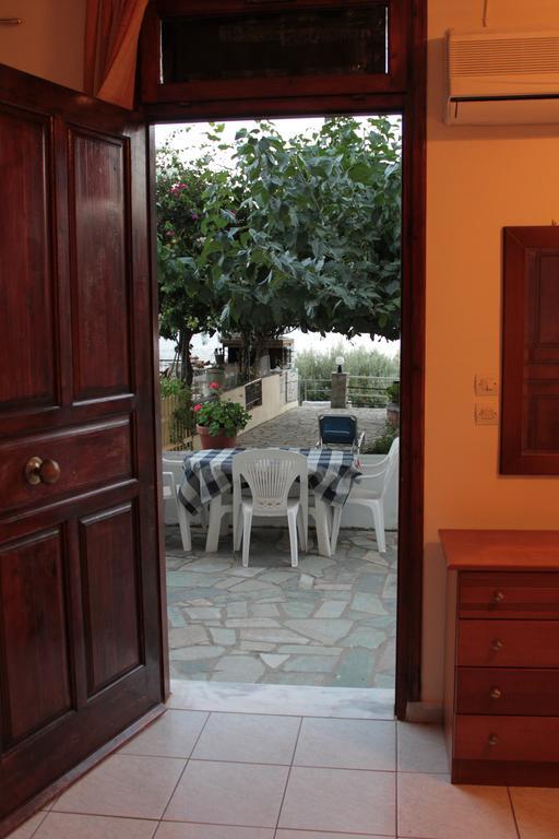 Ballas Apartments Agia Efimia Стая снимка