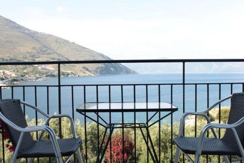 Ballas Apartments Agia Efimia Стая снимка
