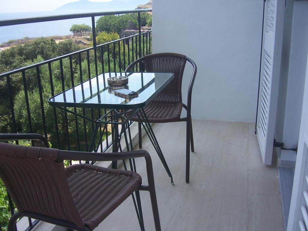 Ballas Apartments Agia Efimia Стая снимка